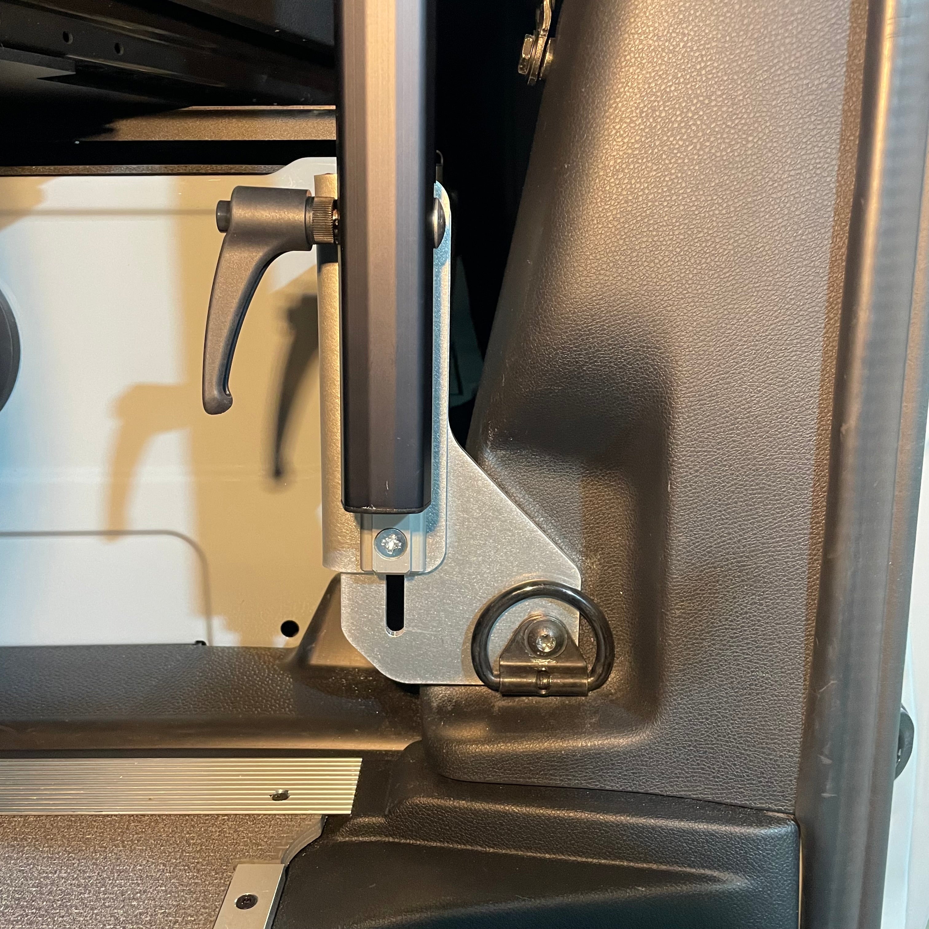 Mercedes Sprinter B-Pillar Lagun Table Mount