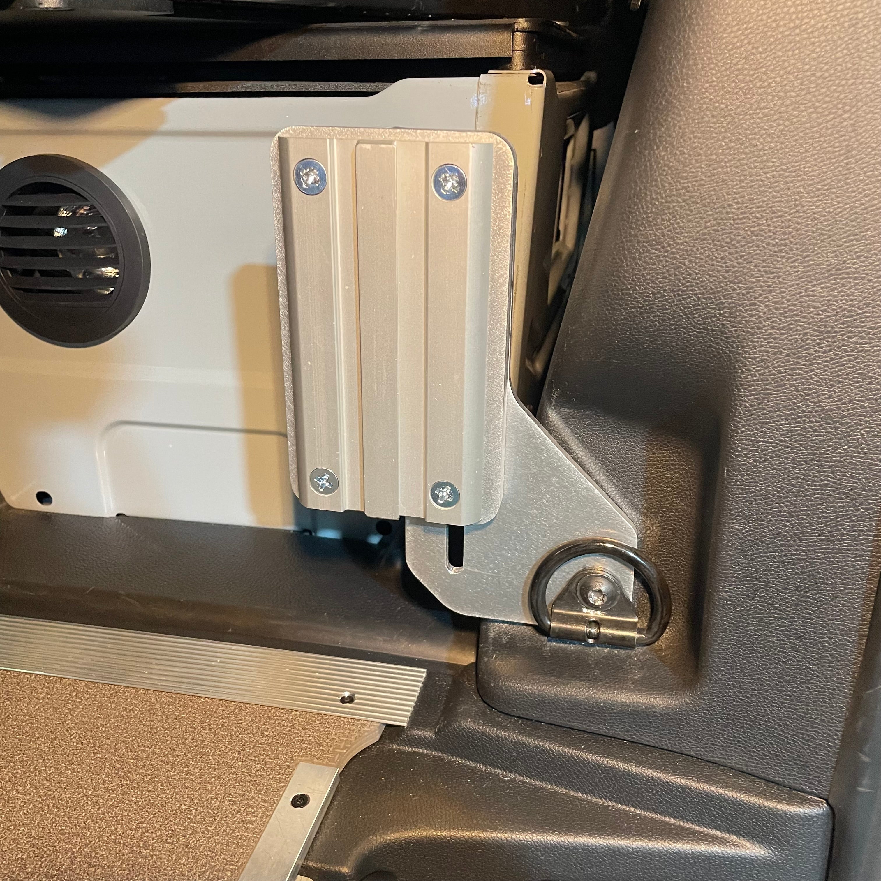 Mercedes Sprinter B-Pillar Lagun Table Mount
