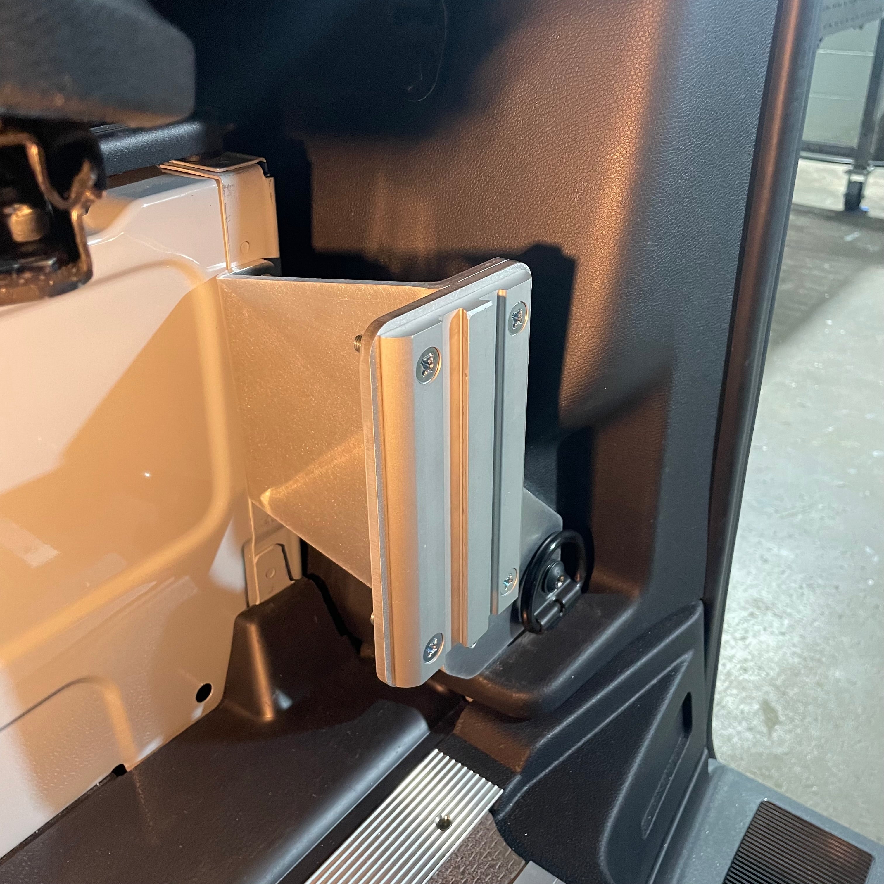 Mercedes Sprinter B-Pillar Lagun Table Mount